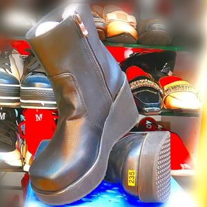 Woman's Boots